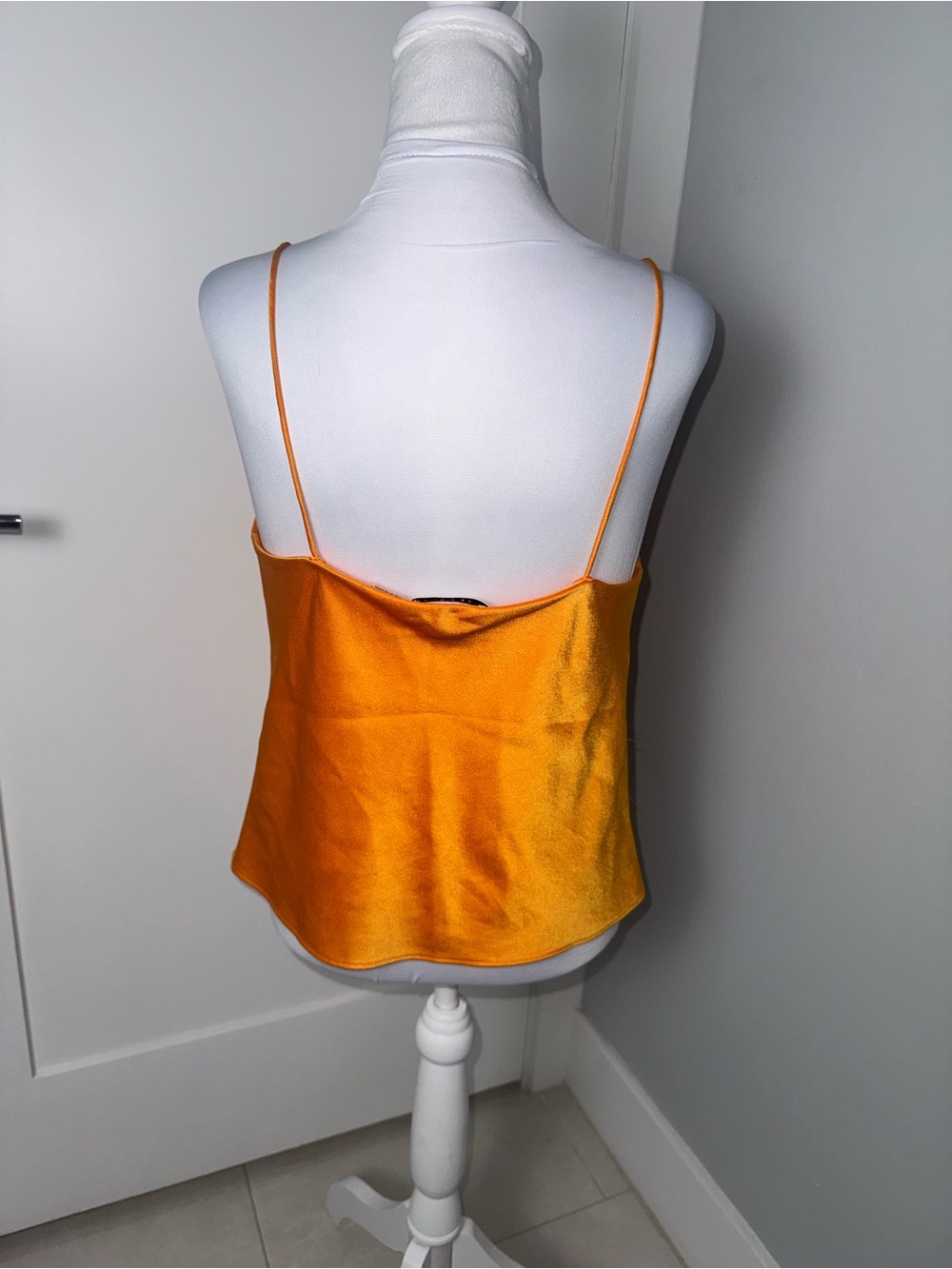 Alice + Olivia Harmony Drapey Silk Tank in Tangerine/Size Large - Picture 6 of 10